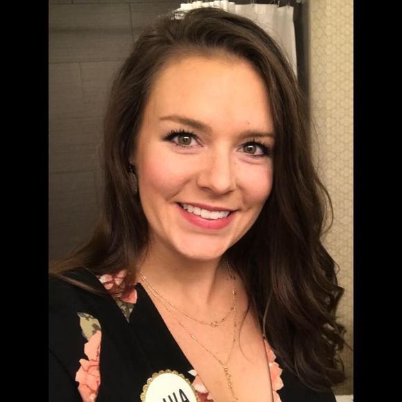 Meet your Posher, Hannah - Picture 1 of 1